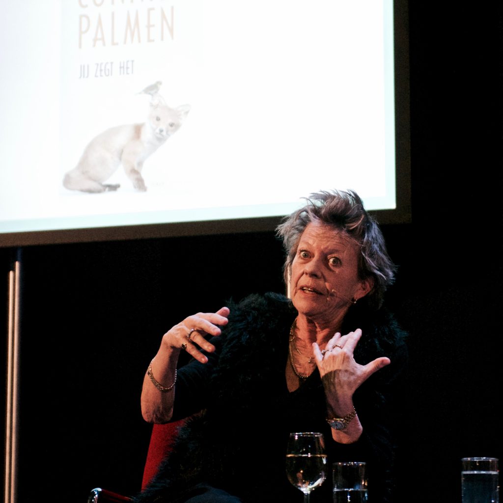 Connie Palmen in een levendige conversatie met Kristien Hemmerechts ©Marc Brester/AQM