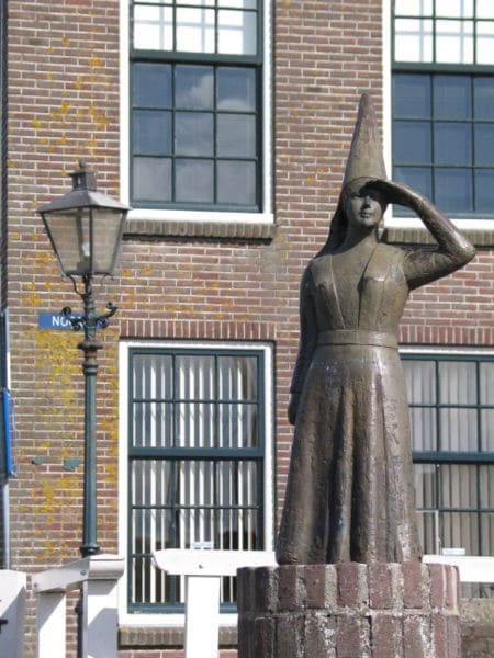 Standbeeld Vrouwtje van Stavoren (fotocredit wikipedia)