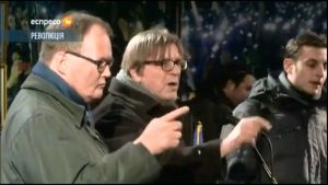 Hans van Baalen en Guy Verhofstadt op Maidanplein, beeld YouTubeHans van Baalen en Guy Verhofstadt op Maidanplein, beeld YouTube