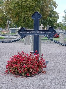 Het graf dat Astrid Lindgren inspireerde tot De Gebroeders Leeuwenhart. ©AQM