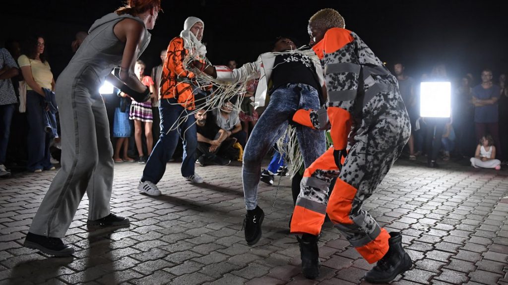 danse de nuit. Photo: Boris Brussey.