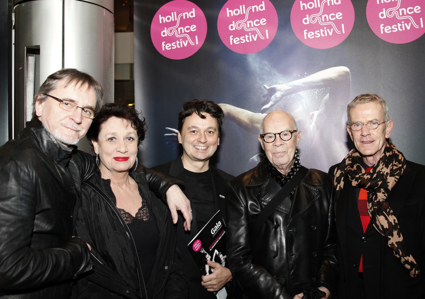 Gala Holland Dance Festival 2014 vlnr: Jiri Kylian, Sabine Kupferberg, Samuel Wuersten, Hans van Manen, Henk van Dijk. (Foto: Antoinette Mooy)
