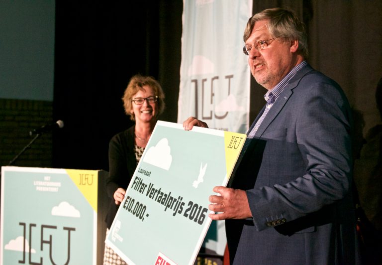 Prix de la traduction filtrée 2016 décerné au traducteur Günter Grass.