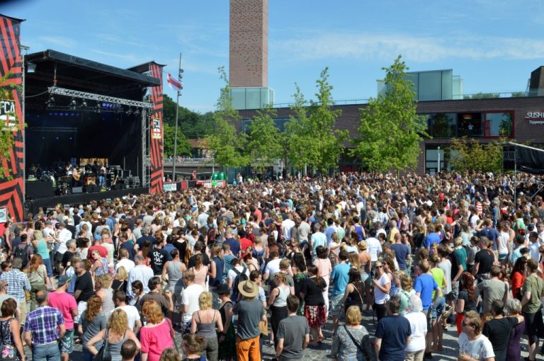 Les habitants d'Amersfoort se mobilisent pour la culture : de nombreux résidents s'opposent à d'éventuelles coupes budgétaires dans le domaine de la culture.