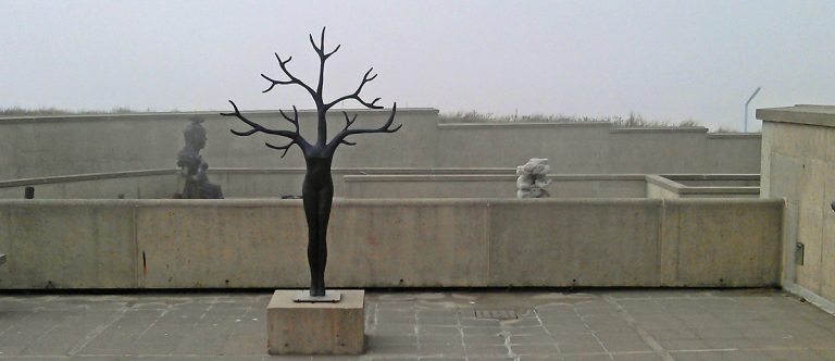 'Daphne' op de patio van museum Beelden aan Zee (foto auteur)