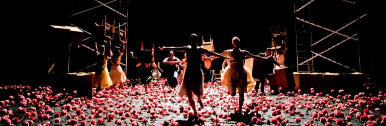 Bien que daté, le Nelken de Pina Bausch impressionne toujours #HF16