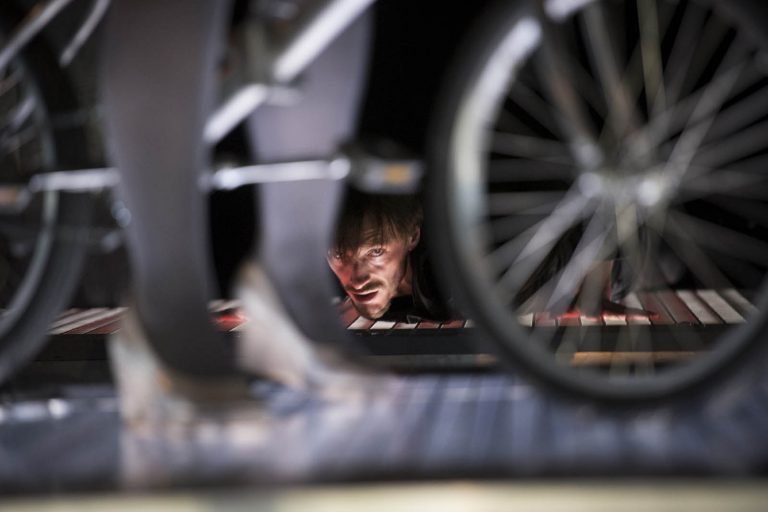 Scenefoto le voleur de bicyclette, Johan petit. Bart van Nuffelen, Photo : Kurt van der Elst