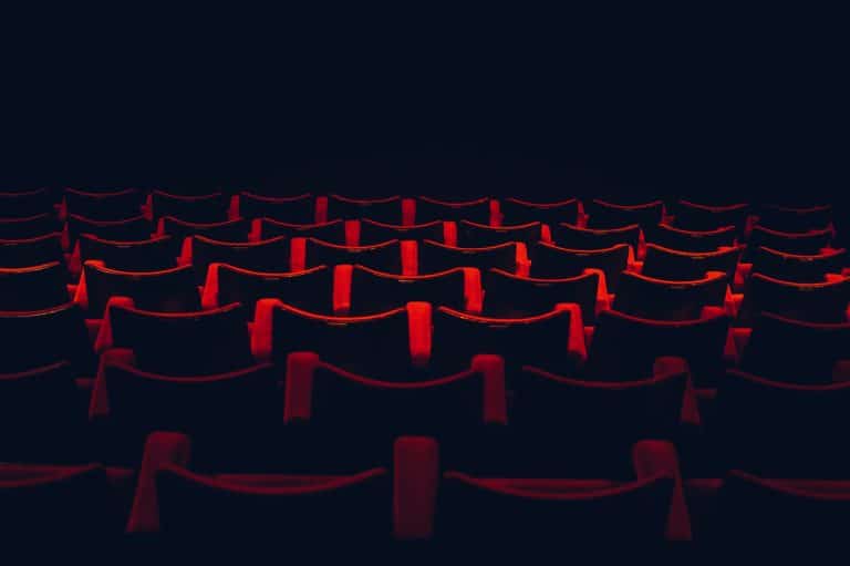 Onze acteurs zijn opgebrand, het publiek is de weg kwijt. Red het theater!