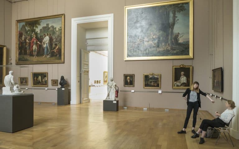 Waar is Norman Rockwell als je hem nodig hebt? Ode aan De Knorrige Zaalwachter, de Pindakaasvloer en mevrouw Koons