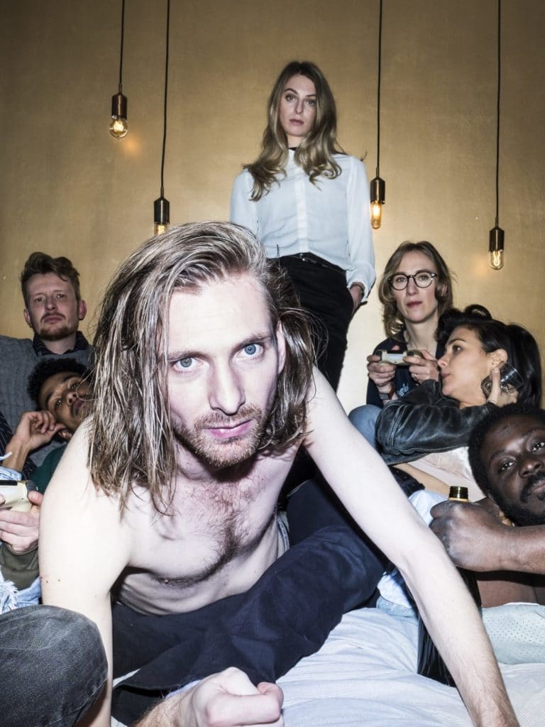 'Eigenlijk is het romantische relikwie Platonov zo'n honderd jaar ingesneeuwd geweest. En nu komt hij terug, and he walked into the wrong room'