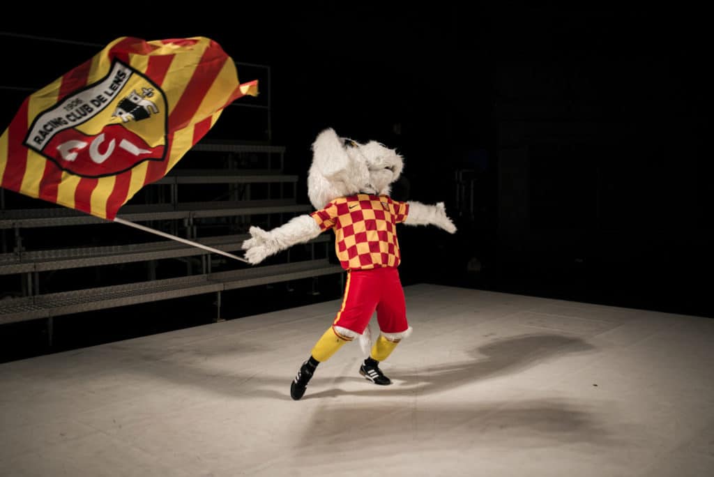 'Stadium' in het @hollandfestival: Maak kennis met de harde supporterskern van Racing Club de Lens. Maar dan ook echt.