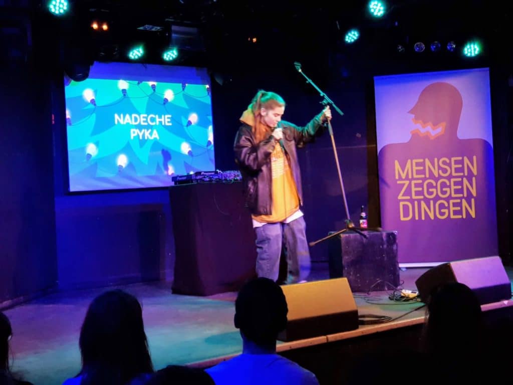 Deelder is Dood. Nadeche Pyka leeft. Waarom Mensen Zeggen Dingen het beste literaire festival van Nederland is.