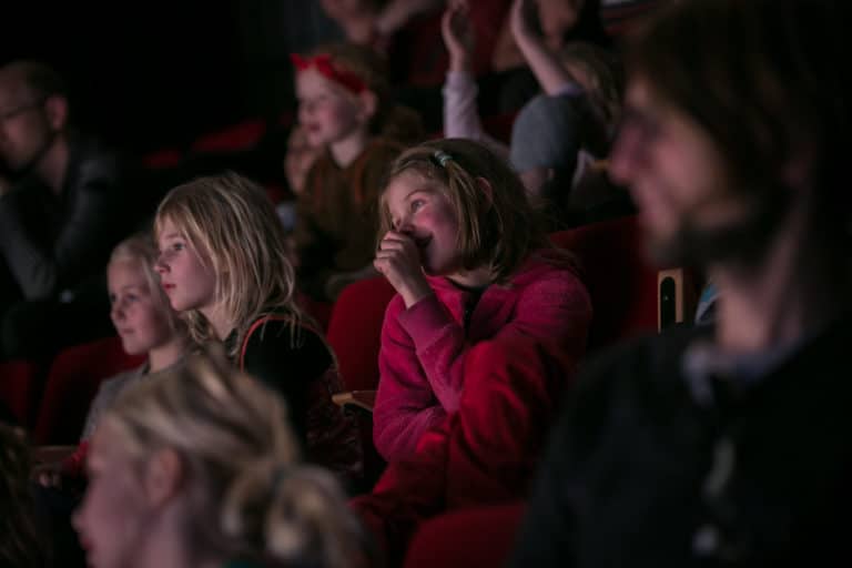 Elk jaar worden weer nieuwe ouders geboren! (Waarom theaterprogrammeurs veel meer risico moeten nemen)