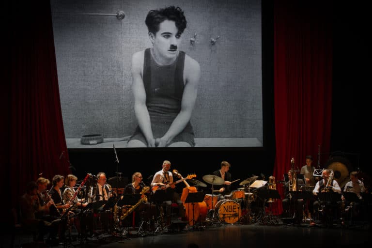 Nederlands Blazers Ensemble start tweede tournee van The Unknown Chaplin een ode aan Chaplin’s kunstenaarschap, met nieuw gecomponeerde muziek