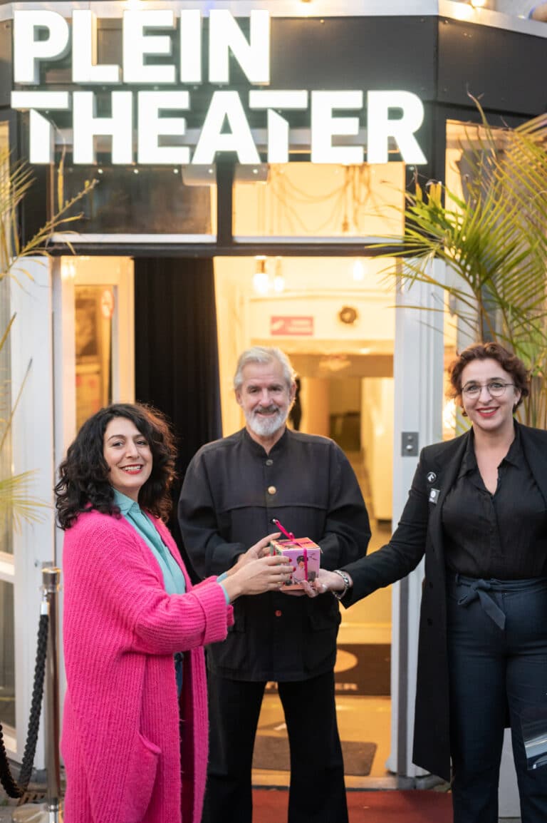 Plein Theater overhandigt petitie aan wethouder van Kunst en Cultuur Touria Meliani én start crowdfunding: Steun het Plein Theater nu!