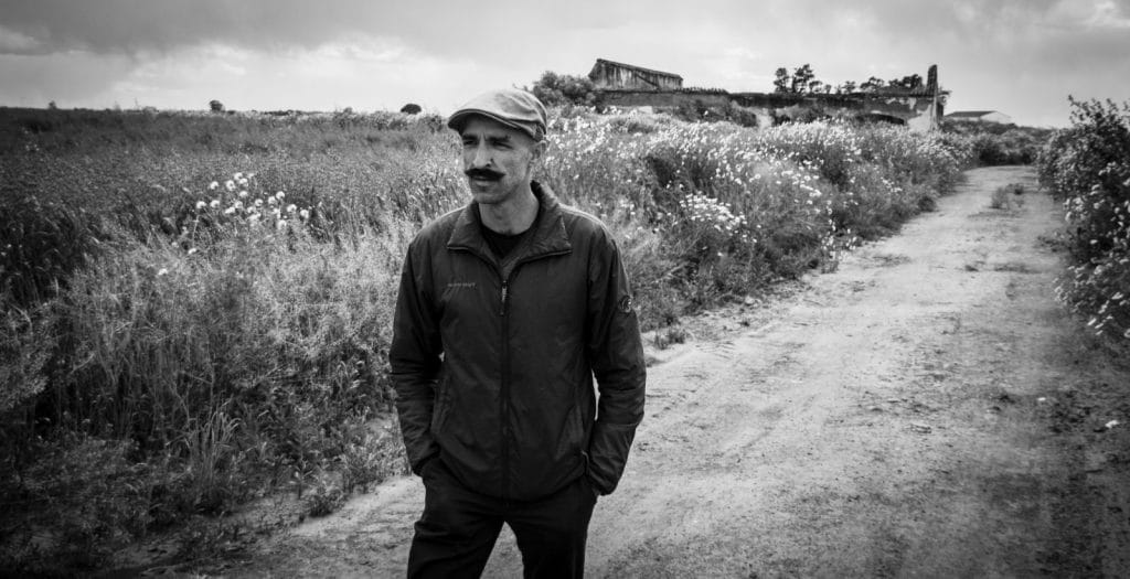 Voor altijd een beetje ontworteld. Nieuwe roman Jesús Carrasco is een portret van het huidige Spanje