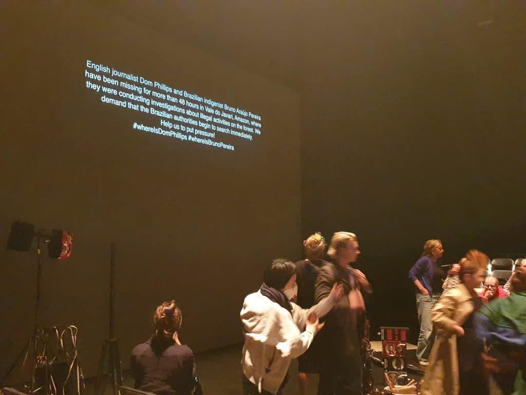 Door Altamira 2042 besef je hoe machteloos we staan tegen de waanzin van de vooruitgang. #whereisdomphillips #whereisbrunopereira #hf22