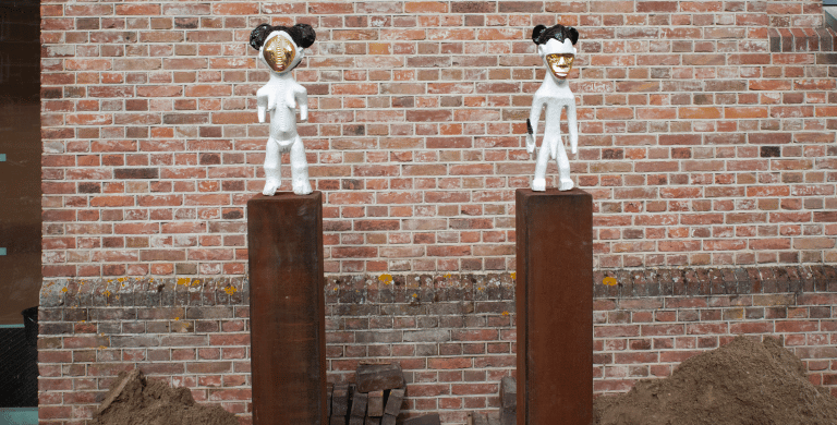 Feestelijke onthulling van Monika Dahlberg’s sculpturen door wethouder Touria Meliani bij Framer Framed