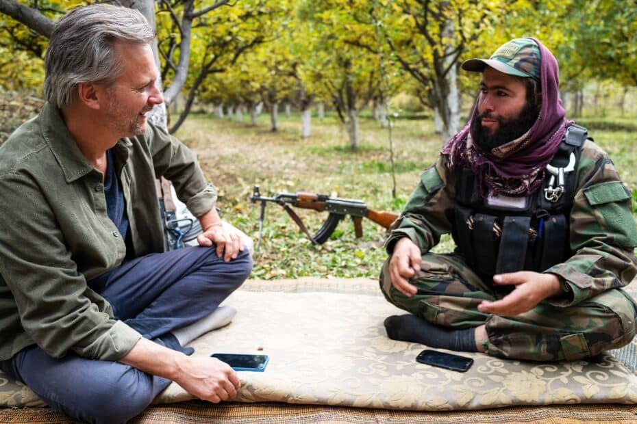 still from the vpro series our man with the taliban, with Thoams erdbrink talking to a taliban fighter in an orchard