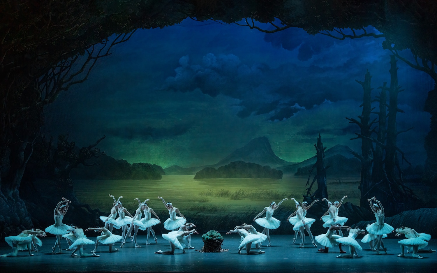Tsjaikovski regeert bij Het Nationale Ballet over Het Zwanenmeer Tsjaikovski regeert bij Het Nationale Ballet over Het Zwanenmeer
