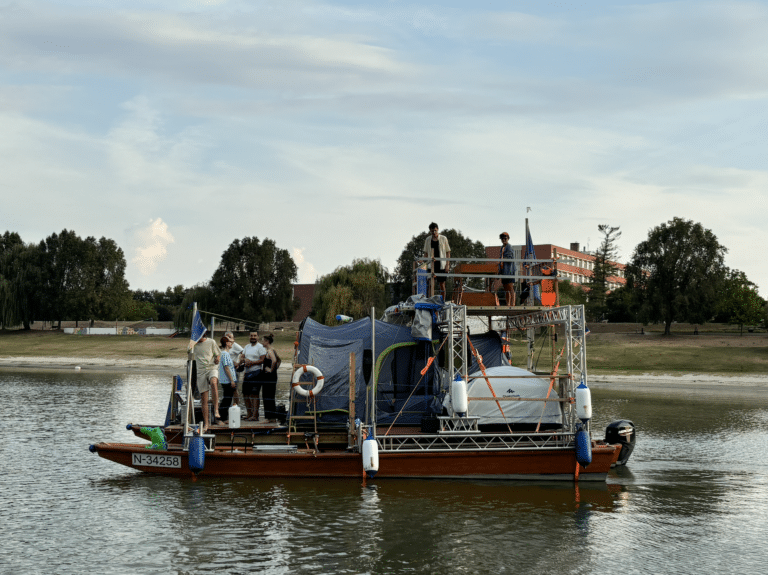 Le pavillon européen 2024 : Liquid Becomings - Lancement d'excursions en bateau sur quatre fleuves européens.