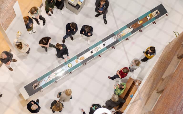 Kunstenaar Cecilia Hendrikx onderzoekt de relatie tussen instituut, historie en architectuur van Amsterdamse Spinhuis met hedendaagse tafelstukken  