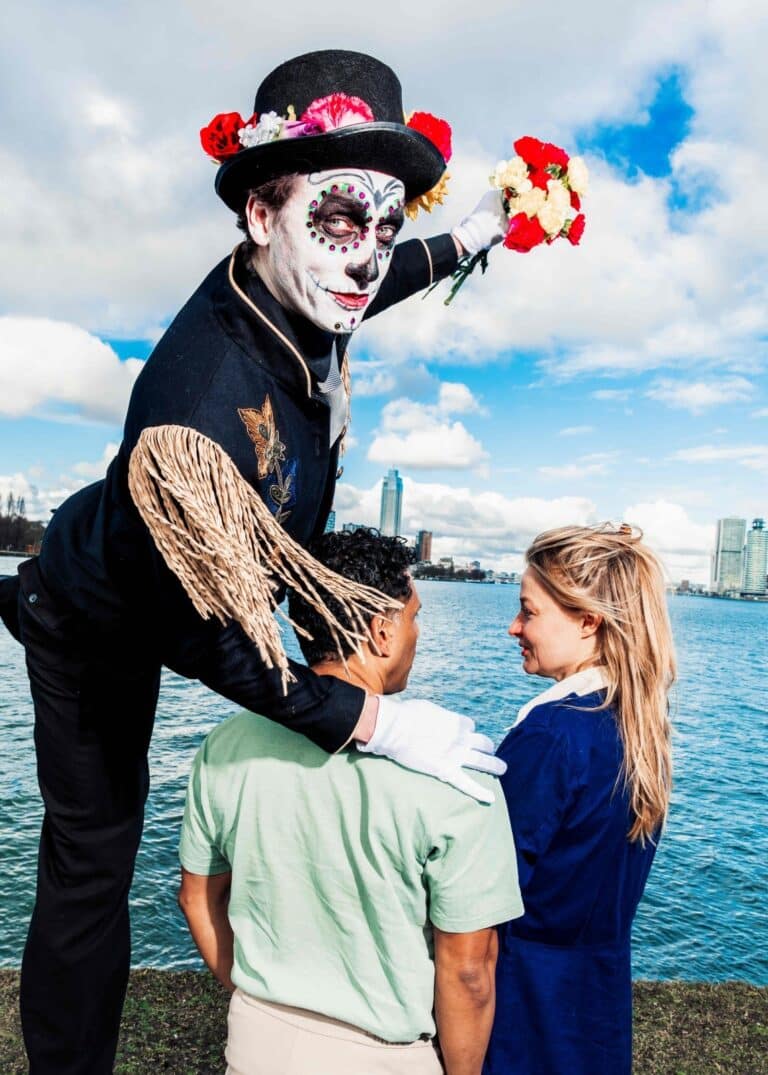 DIA DE LOS MUERTOS KOMT ERAAN: NIEUWE KLEUTERVOORSTELLING SKELETJE (5+) BRENGT ODE AAN HET LEVEN 